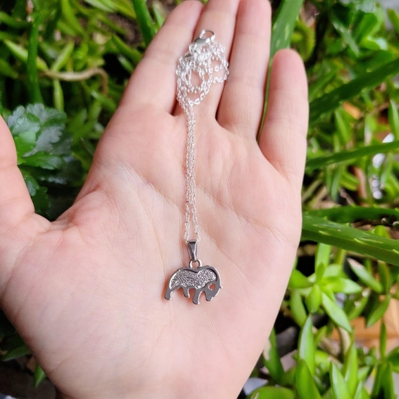 New Silver Abalone Elephant Necklace - Picture 8 of 8